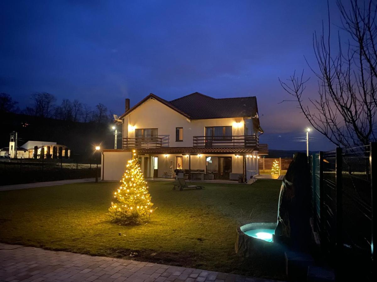 Pensiunea Casa Lupas จิเลา ภายนอก รูปภาพ