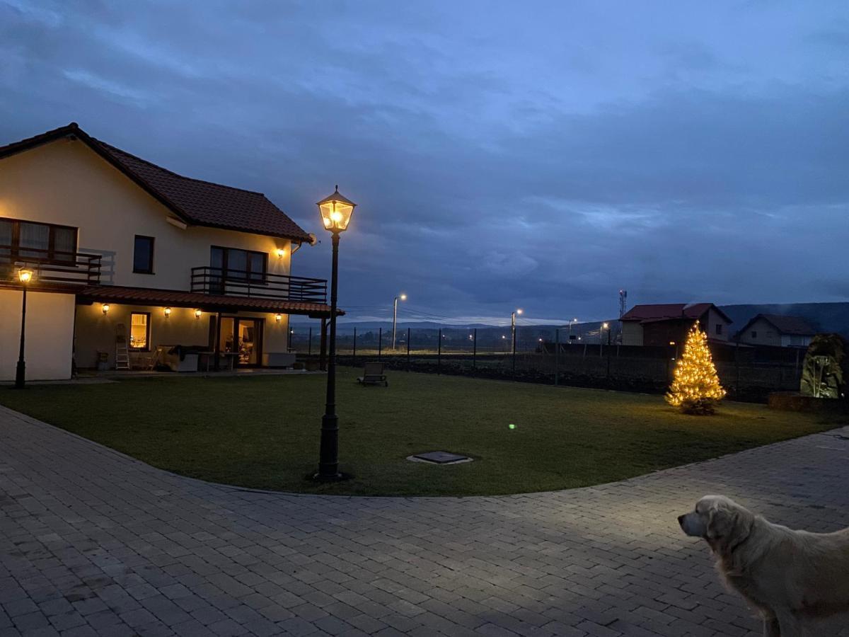 Pensiunea Casa Lupas จิเลา ภายนอก รูปภาพ